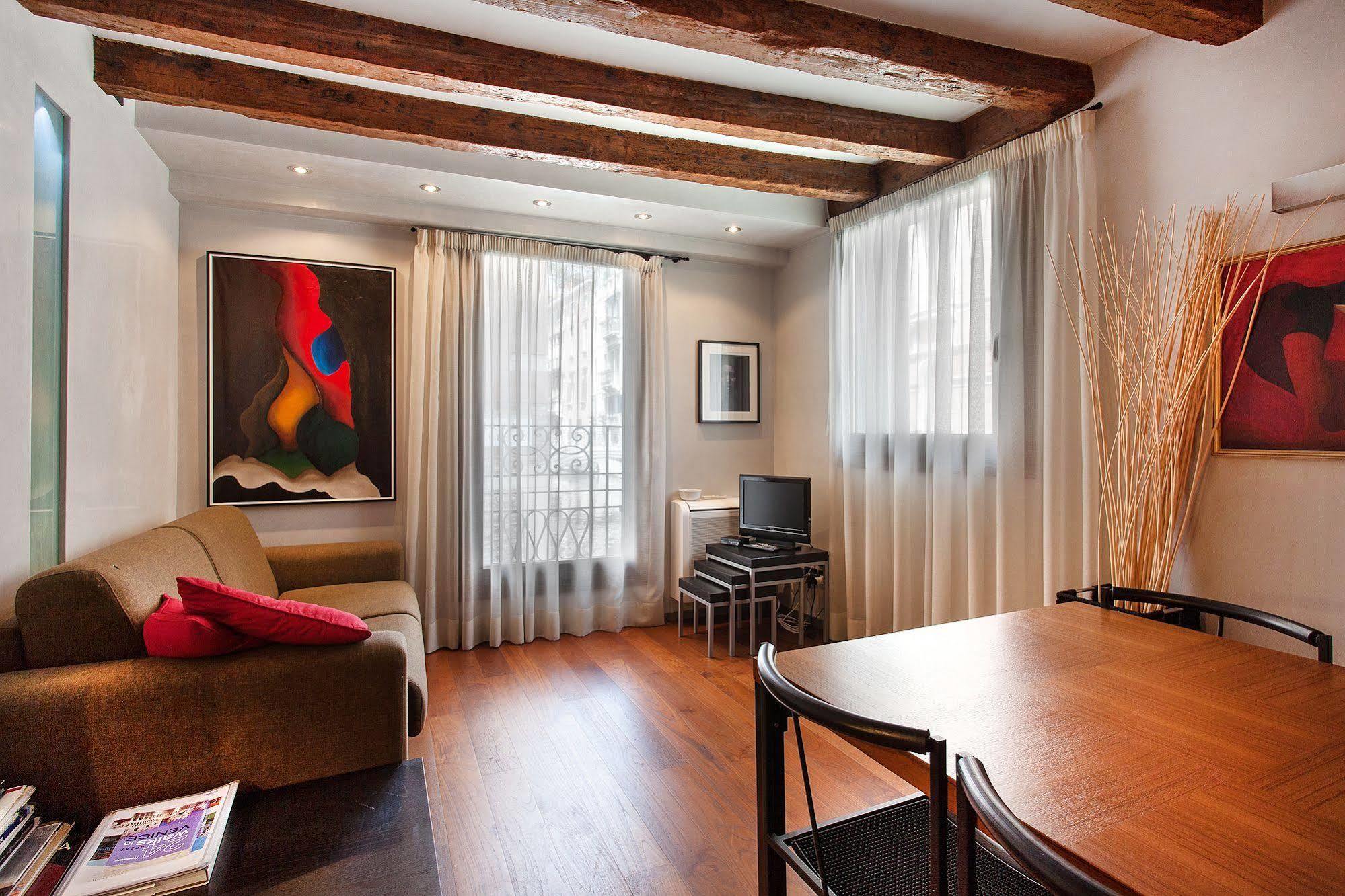 Lmv - Exclusive Apartment